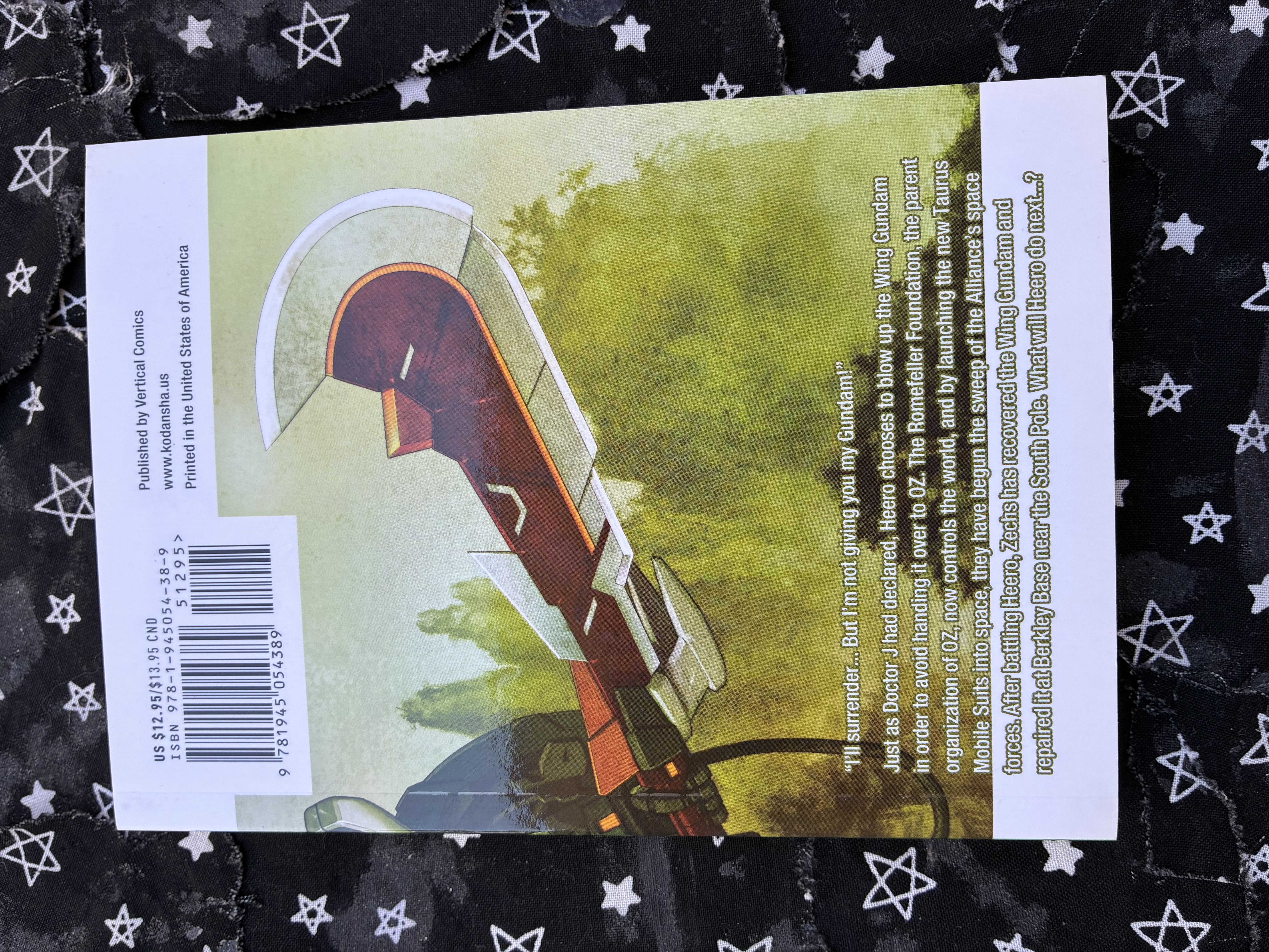 Back of volume 5 of the manga Mobile Suit Gundam Wing: Endless Waltz: Glory of the Losers with Shenlong's weapon on the back.